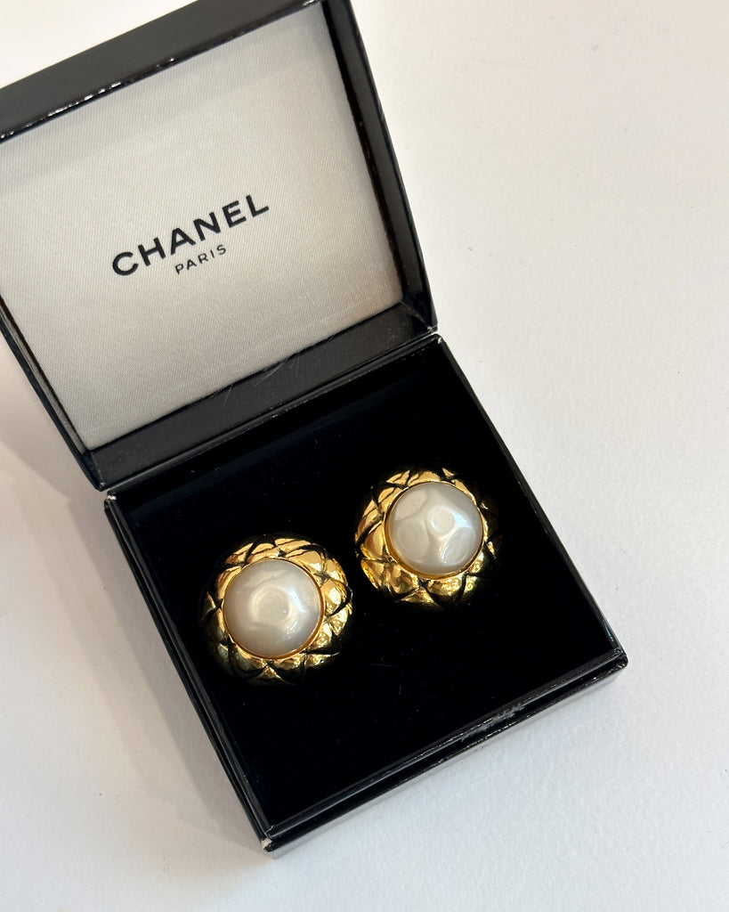 1990s Vintage Chanel Pearl Diamond-quilted Earrings